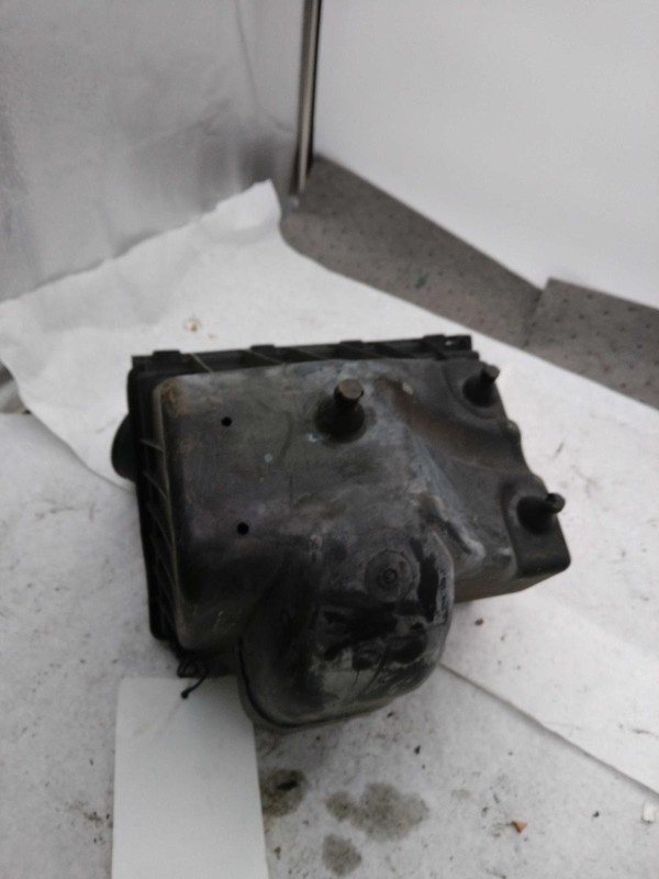 2003 Jeep Liberty Air Cleaner Assembly 3.7L OEM Green 119K Miles