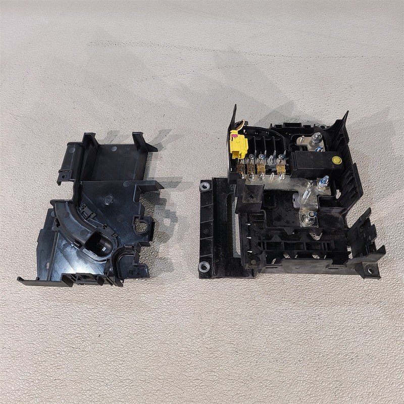 03-06 Porsche Cayenne Front Engine Main Relay Fuse Junction Box Block Aa7483