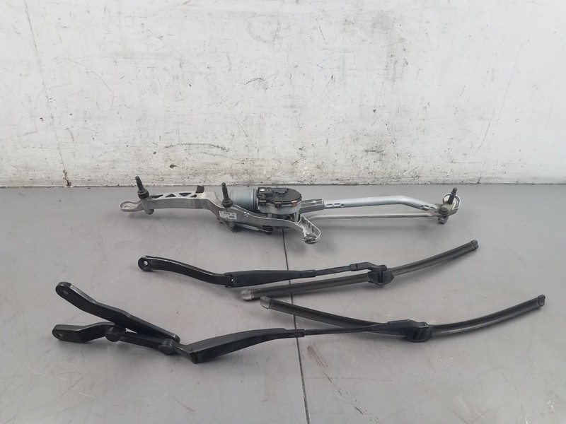 2013 Mercedes AMG CLS 63 Windshield Wiper Motor / Arms #1960 B8