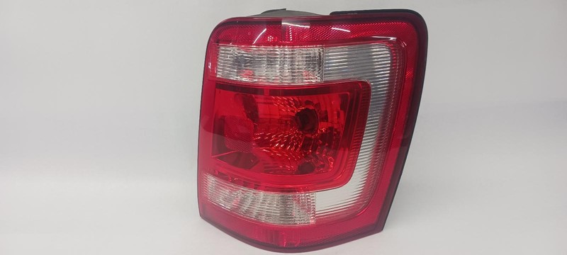 08-'12 FORD ESCAPE Right passenger Taillight OEM Grade A!