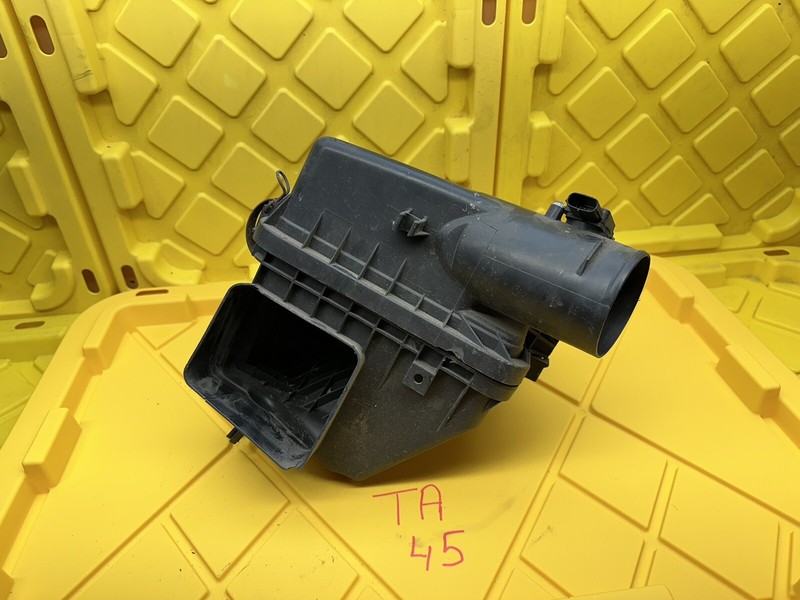 2011 LEXUS IS250 AIR INTAKE CLEANER FILTER BOX Oem