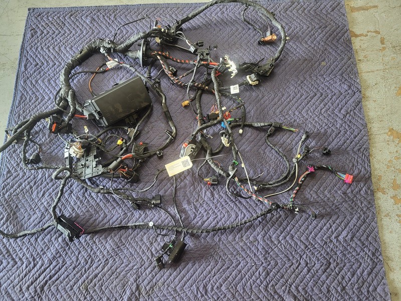 Used Oem Audi Engine Bay Fuse Box Wiring Harness for 2022 Q3 2.0L AWD