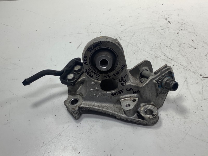 05-012 Acura RL Left Rear Lower Arm Bracket Assembly "A" 50355-SJA-A00 OEM