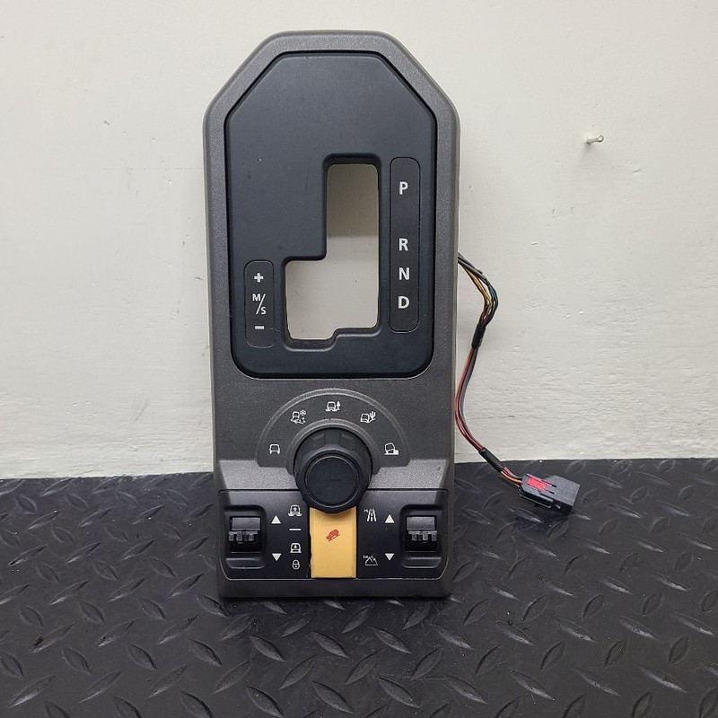 05-09 Land Rover LR3 Shifter Bezel W/ Terrain Select Switch OEM YUD501230WUX