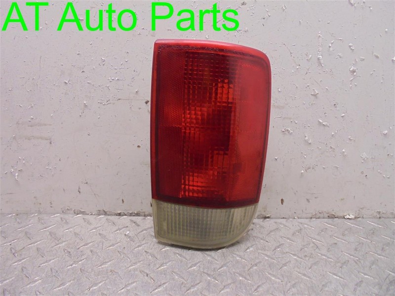 96 97 98 99 BLAZER S10 ENVOY PASSENGER TAIL LAMP 19179679