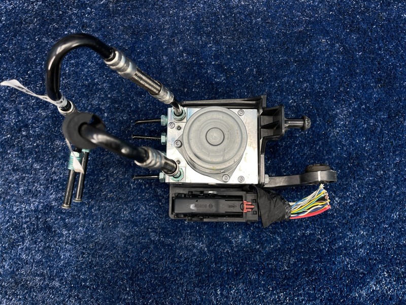 2017–2019 Cadillac XT5 ABS Brake Pump Module Hydraulic Unit w Lines OEM