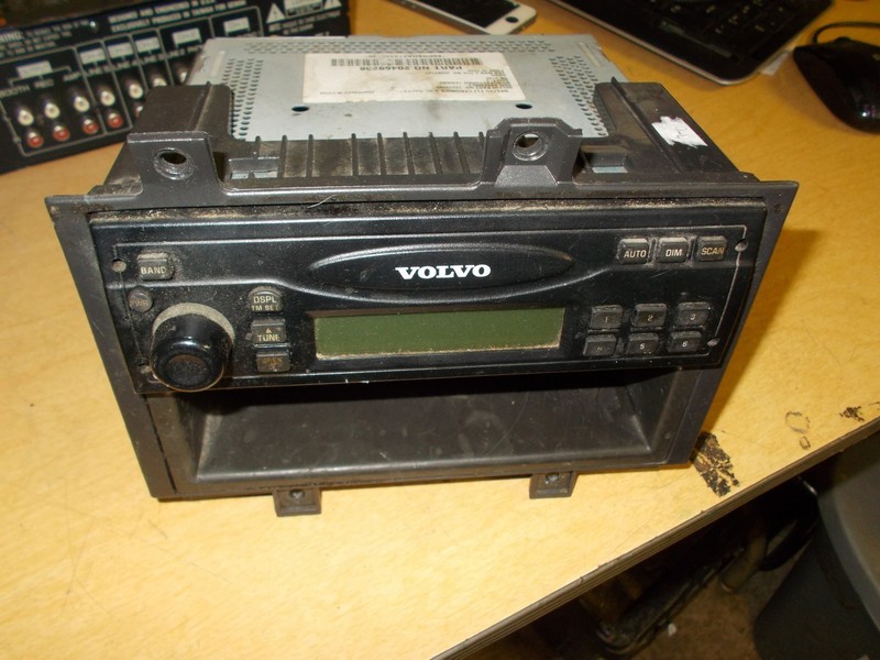 Volvo 20469238 Radio Assembly w/ dash Panel *FREE SHIPPING*