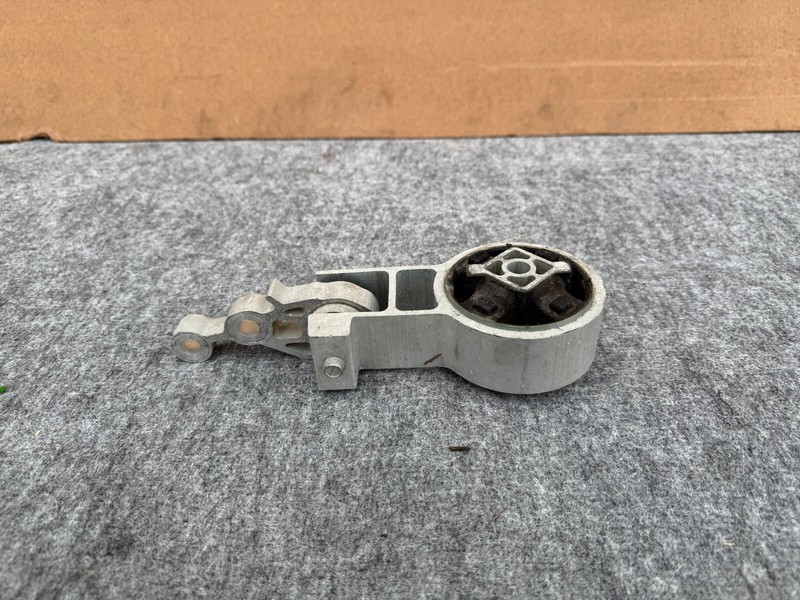 FORD MUSTANG MACH-E 21-25 OEM AUTOMATIC TRANSMISSION MOUNT SUPPORT BRACKET AWD