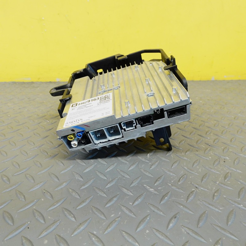 2019-2022 GMC SIERRA 1500 Audio Radio Receiver Computer Control Module 84679982