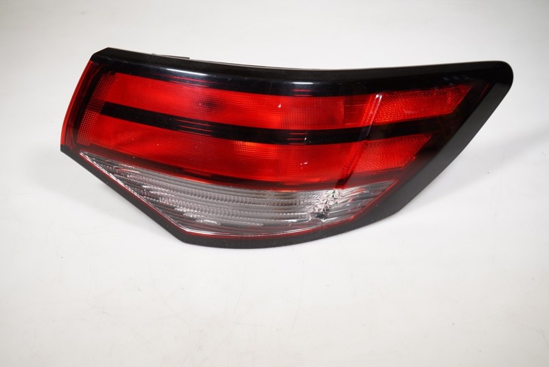 OEM | 2020 - 2023 Nissan Sentra Halogen Outer Tail Light (Right/Passenger)