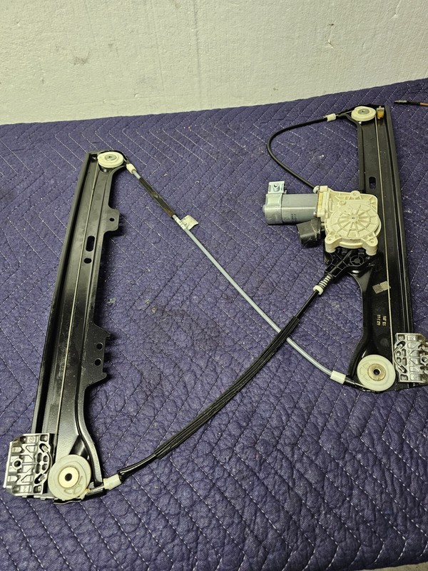 2004-2007 Bmw 530i Frint Left Driver Door Power Window Regulator Motor