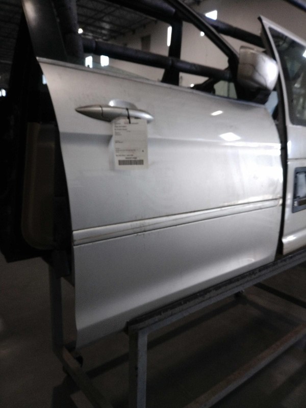 2006 Honda Odyssey Right Door Silver - Good Condition, Small Scratch, No Rust