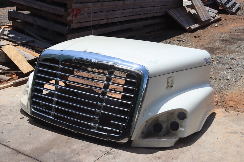 2008-2017 FREIGHTLINER CASCADIA 125 FRONT BONNET HOOD W/ GRILLE OEM