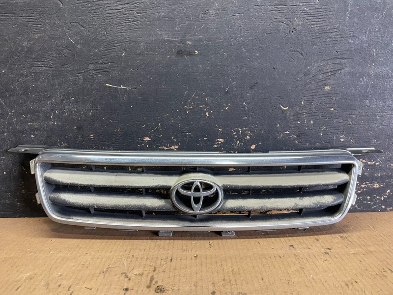 2000 to 2001 Toyota Camry Grille Chrome Shell w/ Black Insert M8058 DG