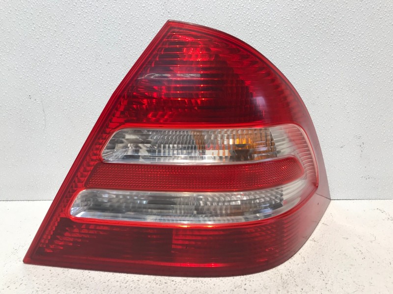 05-07 Mercedes C230 C240 C280 C350 C55 Right Passenger Taillight Tail Light Lamp