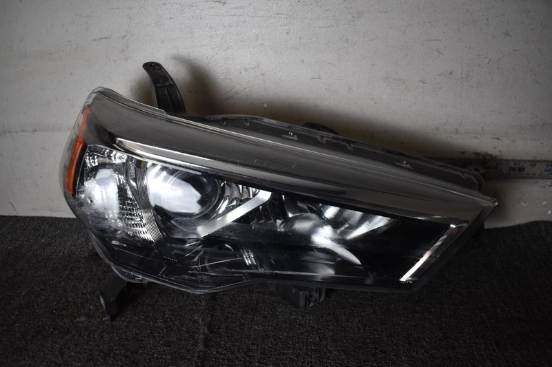 2014-2020 TOYOTA 4RUNNER HEADLIGHT RIGHT FACTORY OEM