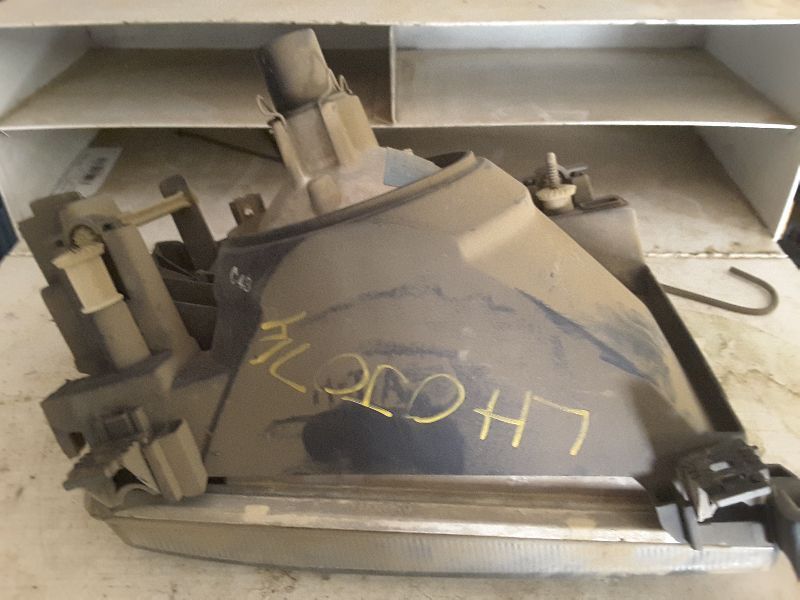 92 AUDI 100 L. HEADLIGHT 68800