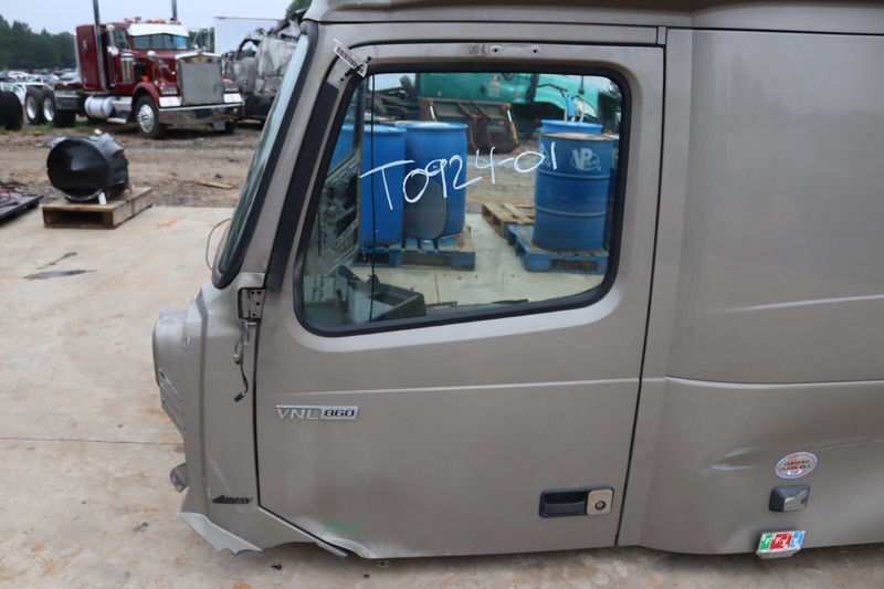 2019-2023 VOLVO VNL 860 FRONT LEFT DRIVER SIDE DOOR SHELL PANEL W/ GLASS OEM