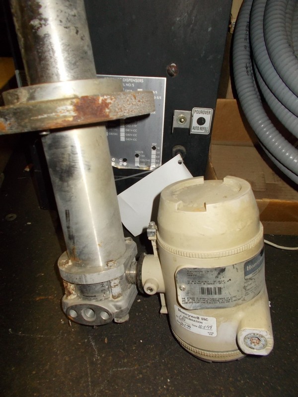 Honeywell ST3Q00 Smart Transmitter and Valve Assembly