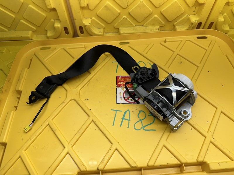 2008-2014 MERCEDES W204 C300 C63 AMG SEDAN SEAT BELT RETRACTOR FRONT RIGHT OEM