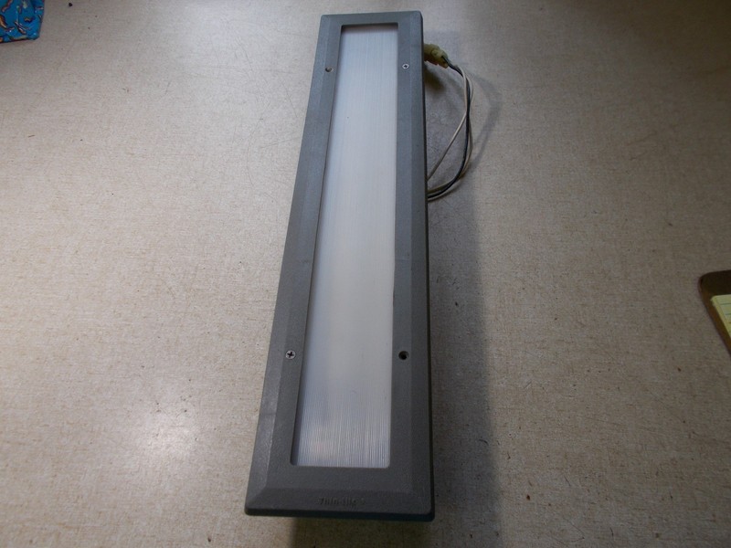 Thin-Lite 723F4299 15W Light fixture, Missing screws *FREE SHIPPING*