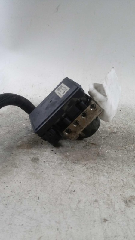 2017 GMC Yukon XL 1500 ABS Pump & Motor Assembly OEM 166k Miles Black