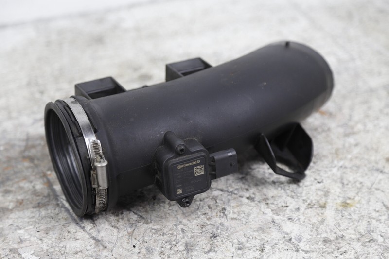 BMW F10 F11 F12 F13 F25 F26 AIR INTAKE PIPE WITH FLOW SENSOR 7593624 OEM