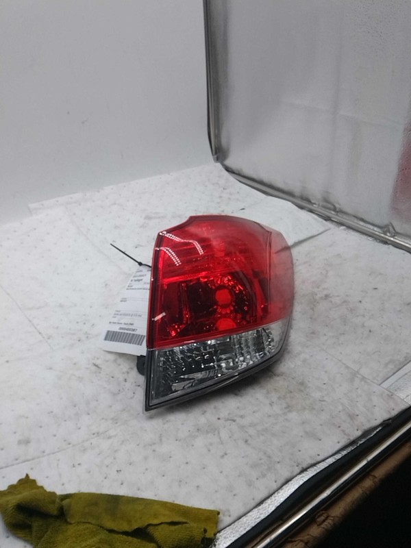 2012 Subaru Legacy Right Tail Light Assembly Silver OEM 107725 Used 164K Mile