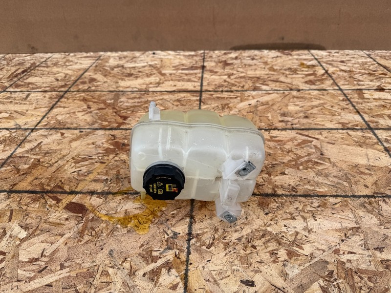 FORD BRONCO 21-25 OEM OVERFLOW COOLANT WATER TANK EXPANSION BOTTLE ASSEMBLY