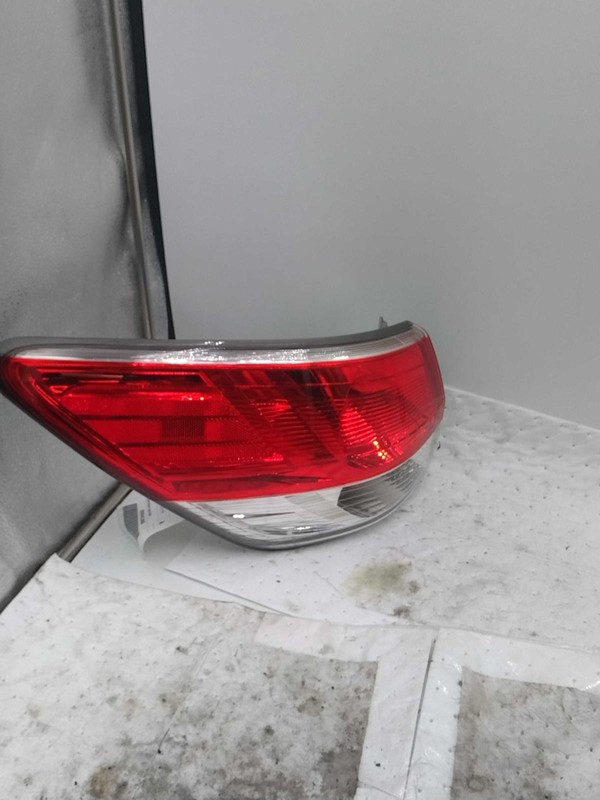 2014 Nissan Pathfinder Left Tail Light Assembly Black OEM 265867 109K Miles