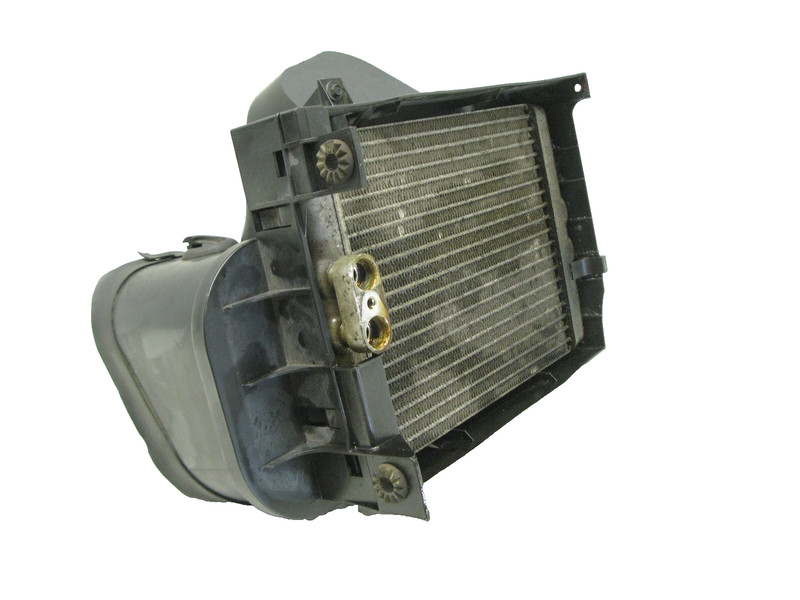 2007-2010 BMW X5 E70 4.8 N62 Engine Oil Cooler With Air Duct OEM 012522