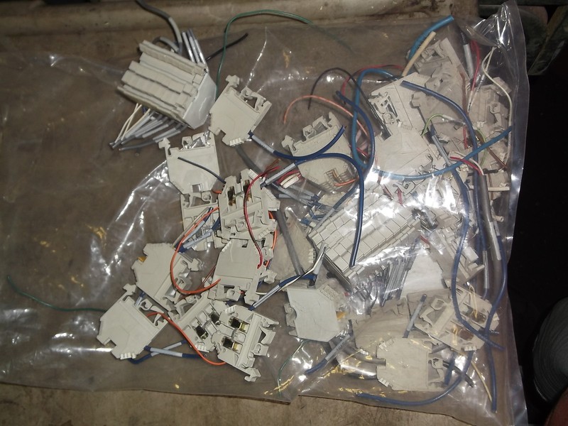 DVE WK4/U HUGE Lot of 65 Terminal End Block Contacts *FREE SHIPPING*