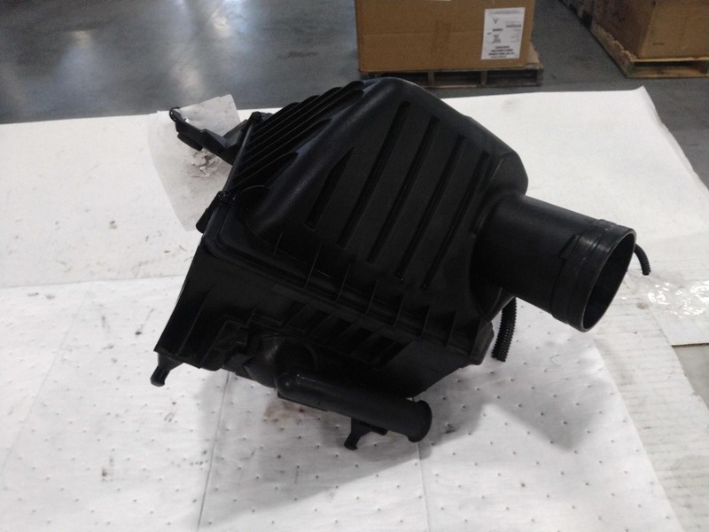 BMW X2 2020 Air Cleaner Assembly OEM 13718675280 Used 88K Miles Grey