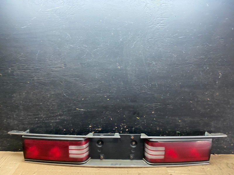 1992 to 1995 Buick Lesabre Trunk Rear Center Tail Light Panel W5851 DG