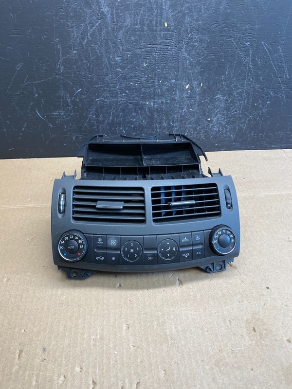 2007 - 2009 Mercedes W211 E550 E320 Center Console AC Heater Air Vent AC6238 DG
