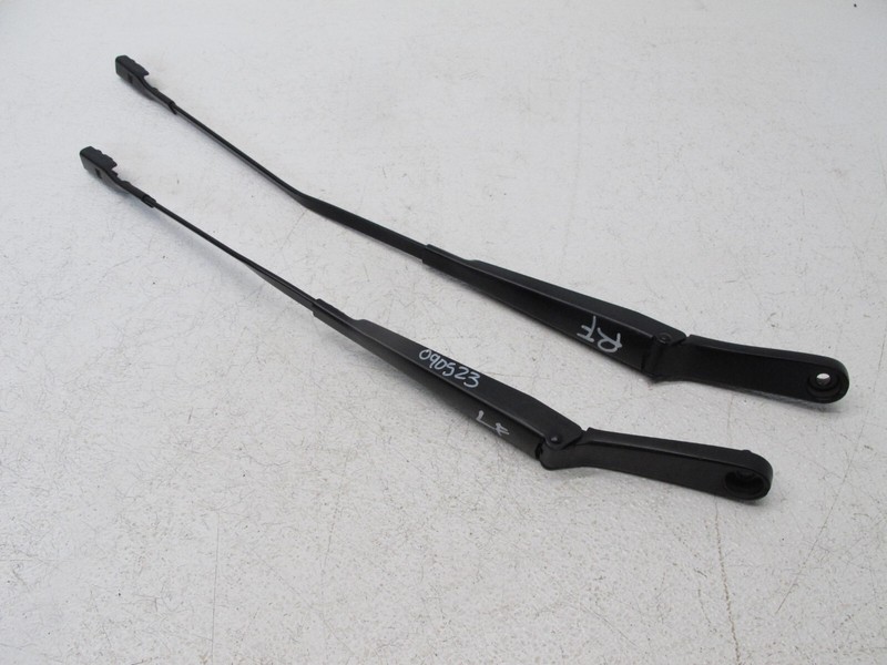 11-18 AUDI C7 A6 S6 A7 S7 FRONT RIGHT & LEFT WINDSHIELD WIPER ARM SET OEM 090523