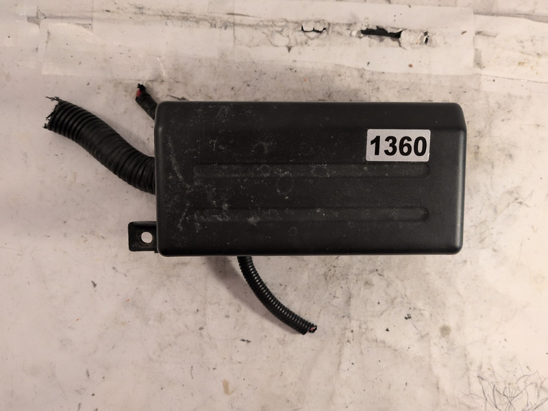2004-2006 Chevrolet Aveo Wave Engine Junction Block Fuse Box Assembly 96539834