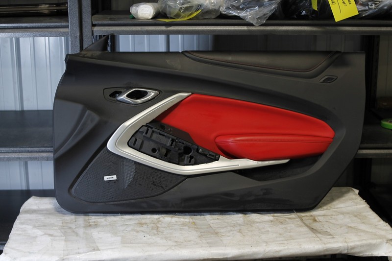 2016-2019 Chevrolet Camaro SS Left Driver Side Door Trim Panel Oem
