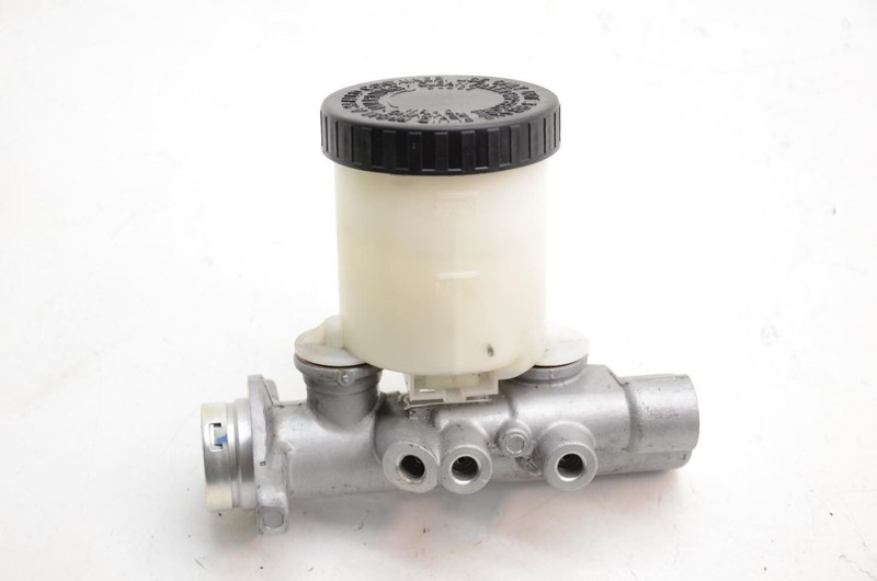 1984-1985 Nissan 300ZX Z31 2+0 Brake Master Cylinder