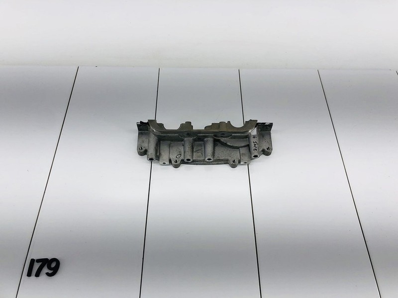 16-20 KIA SORENTO 2.4L L4 GAS ENGINE MOTOR CYLINDER HEAD CAMSHAFT COVER OEM