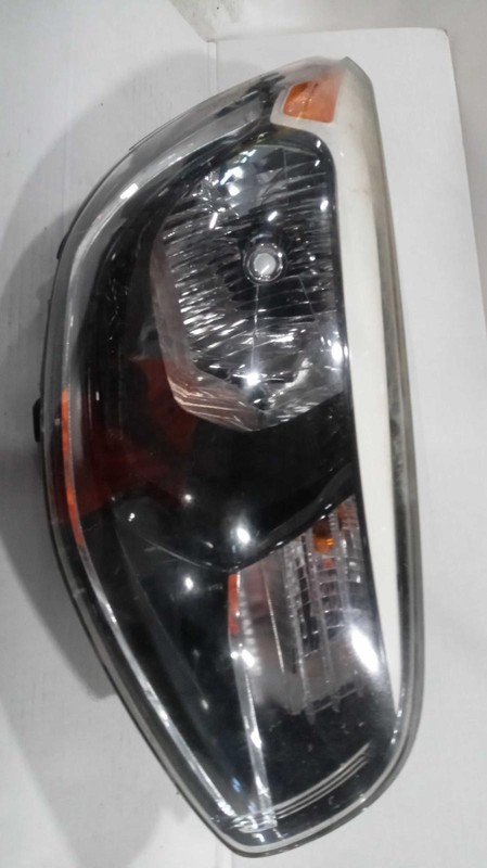 2015 KIA SOUL Right Blue Headlight Assembly OEM 509367 - 114k Miles
