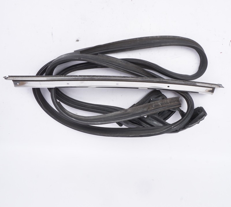 10-14 MERCEDES-BENZ C207 E350 COUPE REAR LEFT SIDE WINDOW SEAL