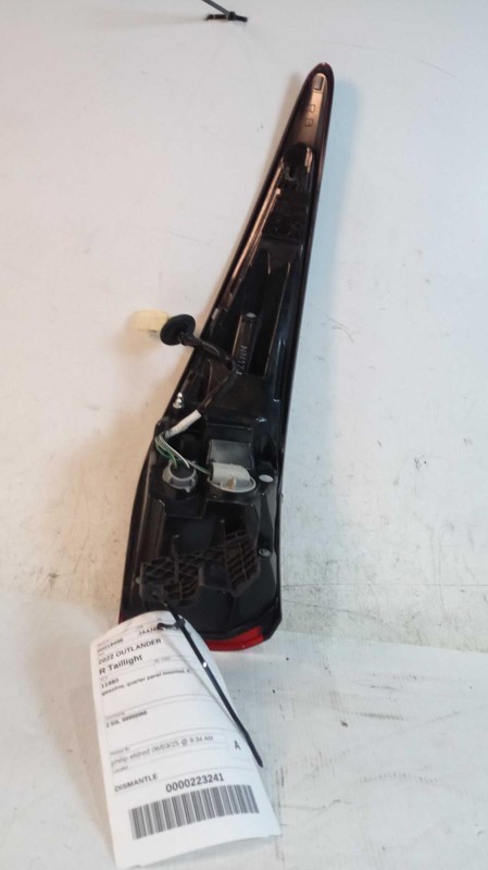 2022 Mitsubishi Outlander Right Tail Light Assembly White 21,000 Mi Used