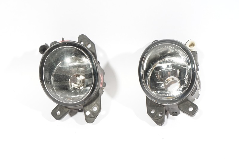 2008 - 2014 MERCEDES BENZ W204 C300 LEFT AND RIGHT SIDE FOG LIGHT OEM