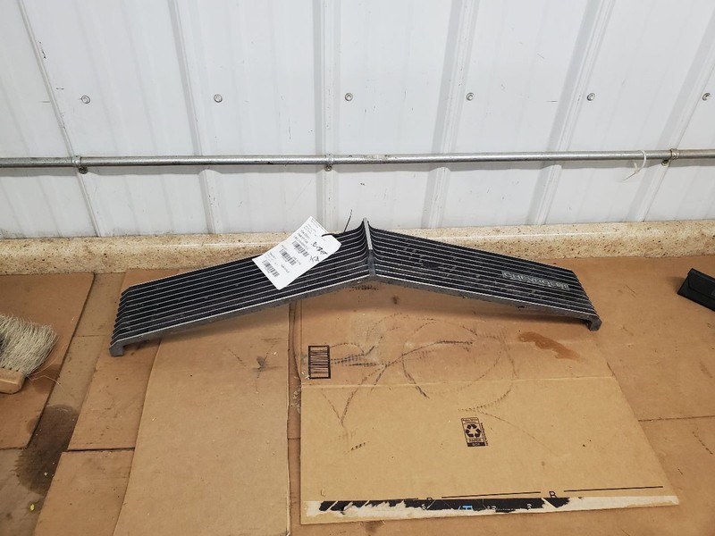 Grille And Kingswood Estate Wagon Upper Fits 72 CHEVROLET PASS. 292487