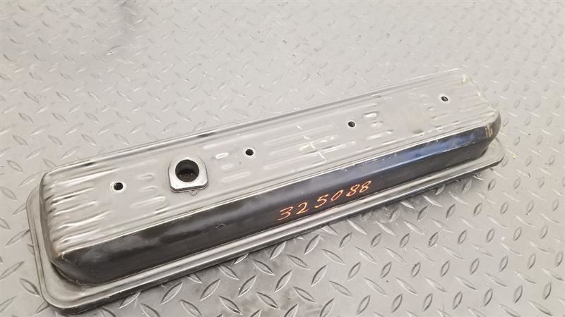 96-02 Chevrolet Express 3500 5.0L & 5.7L Left Driver Valve Cover OEM 12555271