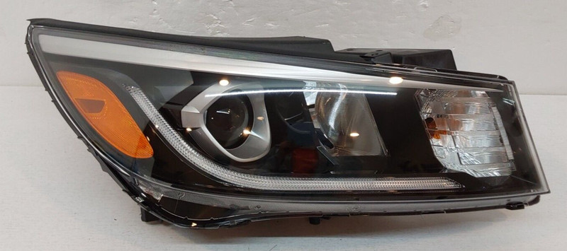 2017-2018 KIA SEDONA RH HEADLIGHT ASSY OEM PART # 92102-A9