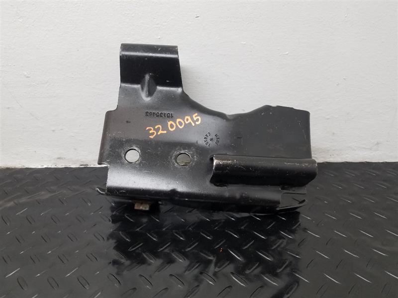 03-07 GMC Sierra Front Left Driver Bumper Center Brace OEM 15135453