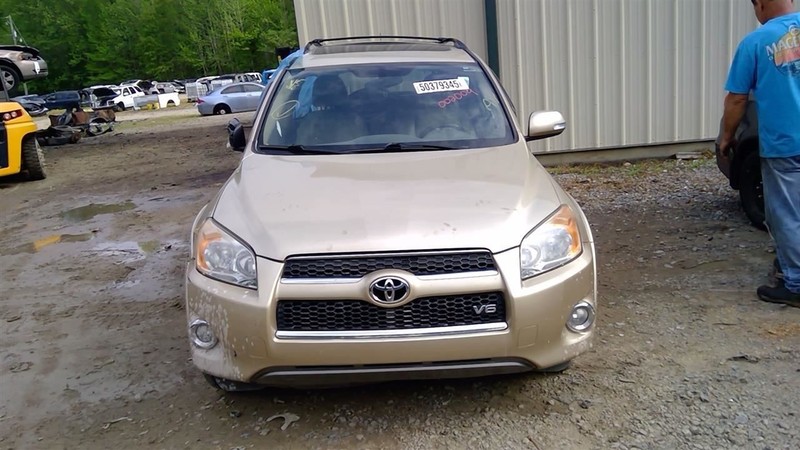 Passenger Right Rear Knuckle/Stub Fits 06-18 RAV4 724677