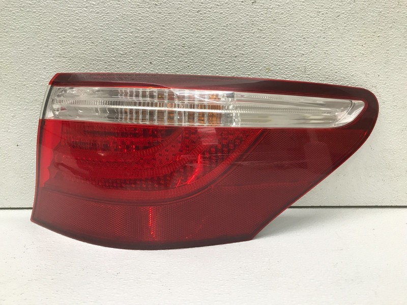 2007-09 LEXUS LS460 Right Passenger Outer Tail Light Taillight Lamp Quarter OEM
